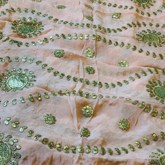 Embroidered shirt,dupatta and lehanga - Picture 6 of 15